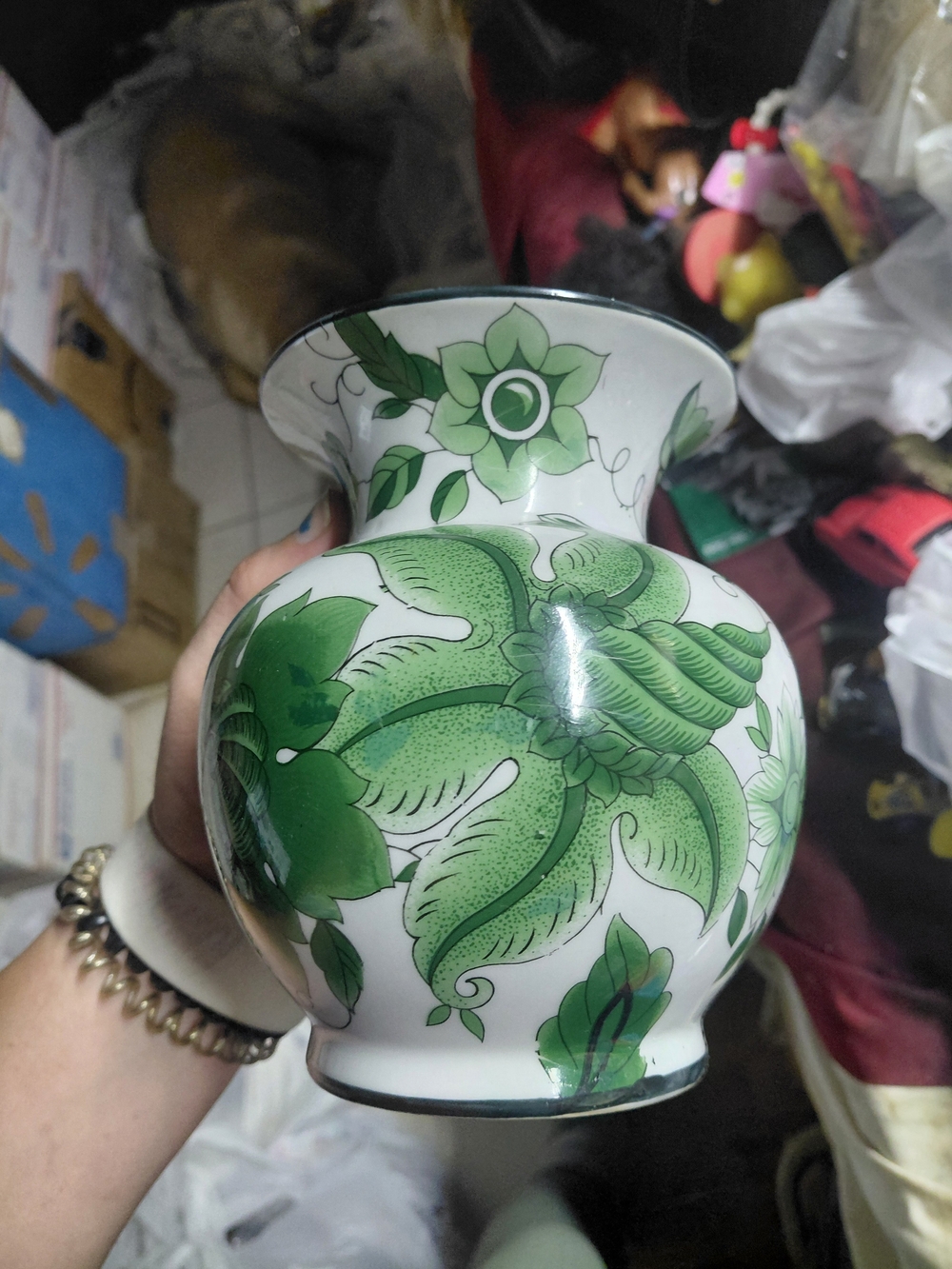 Primrose and Lotus Chinoiserie butterfly floral motif porcelain vase green/white